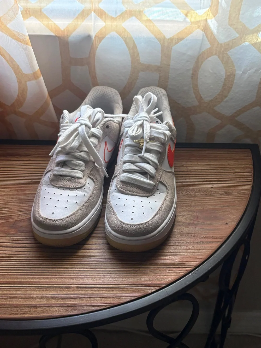 Nike Low-Top Sneakers in White, Beige and Red Swoosh